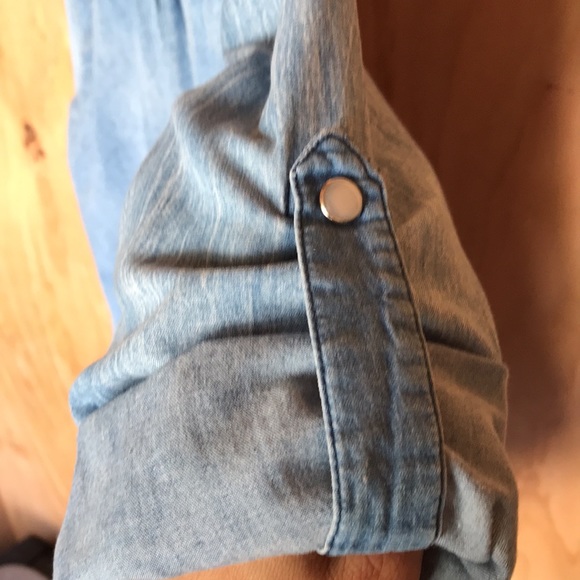 Audrey Ann Women’s Size M Denim V-Neck Tunic Roll-Up Sleeves - Picture 5 of 6